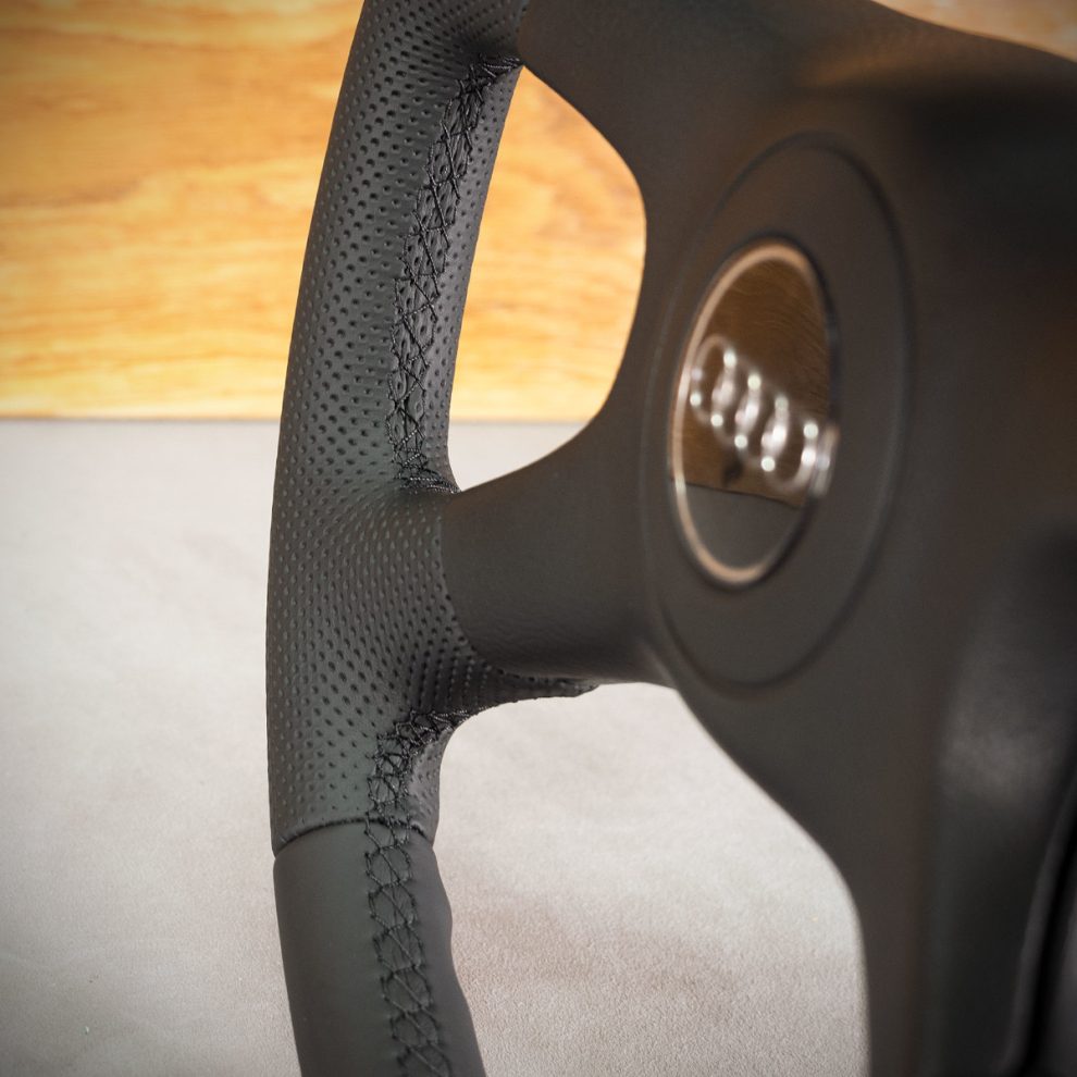 Modyfikacja i obszycie kierownicy Audi 80 B4