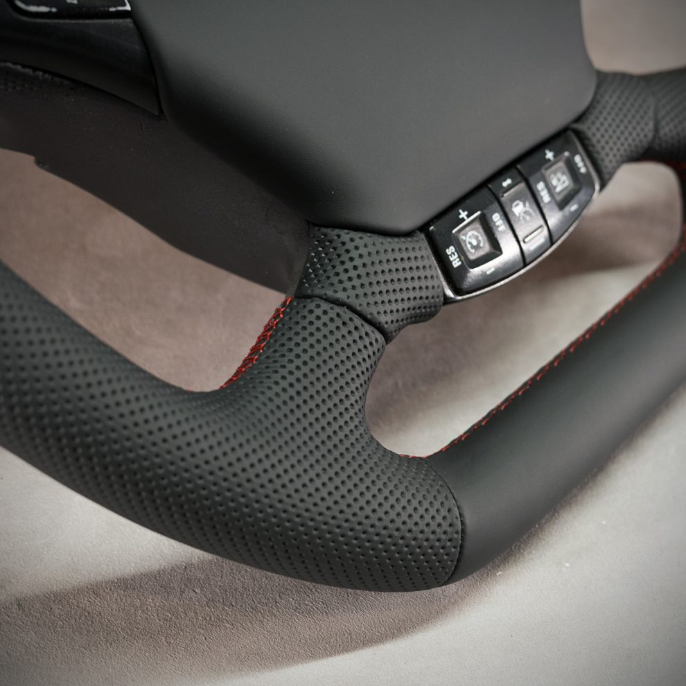 Modyfikacja i obszycie kierownicy Scania R