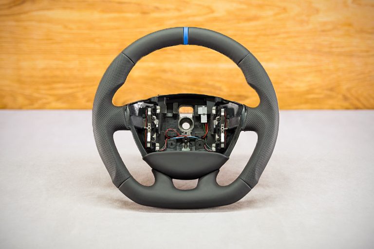 Modyfikacja i obszycie kierownicy Renault Trafic II