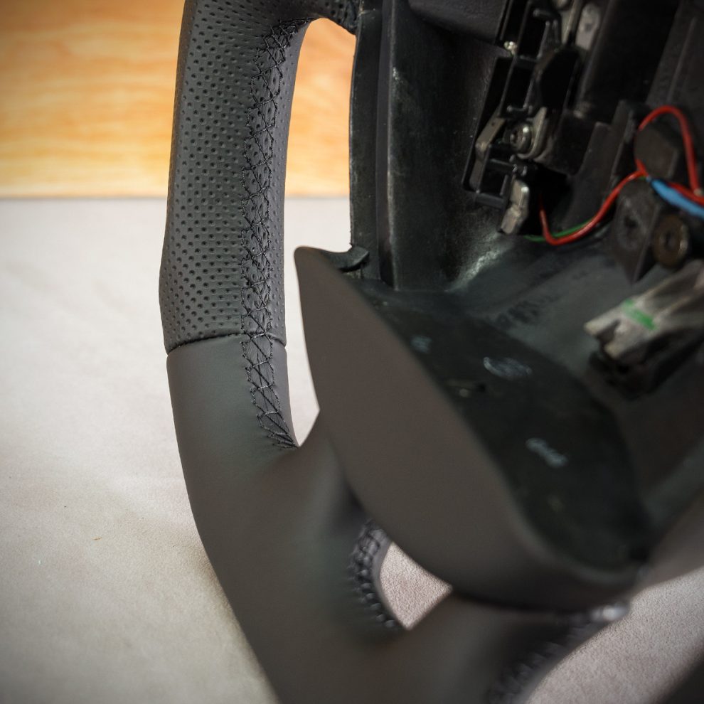 Modyfikacja i obszycie kierownicy Renault Trafic II