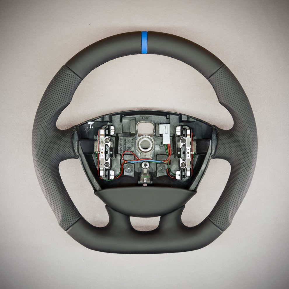 Modyfikacja i obszycie kierownicy Renault Trafic II