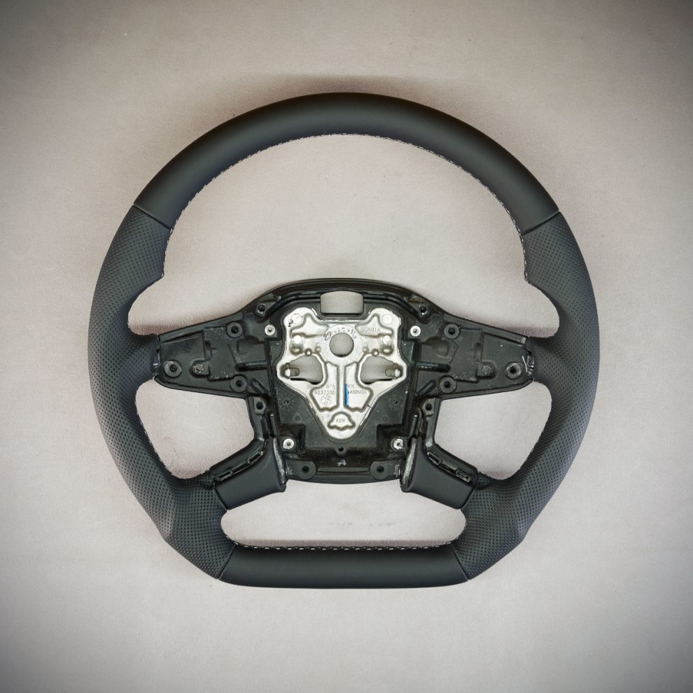 Modyfikacja i obszycie kierownicy Scania NGS