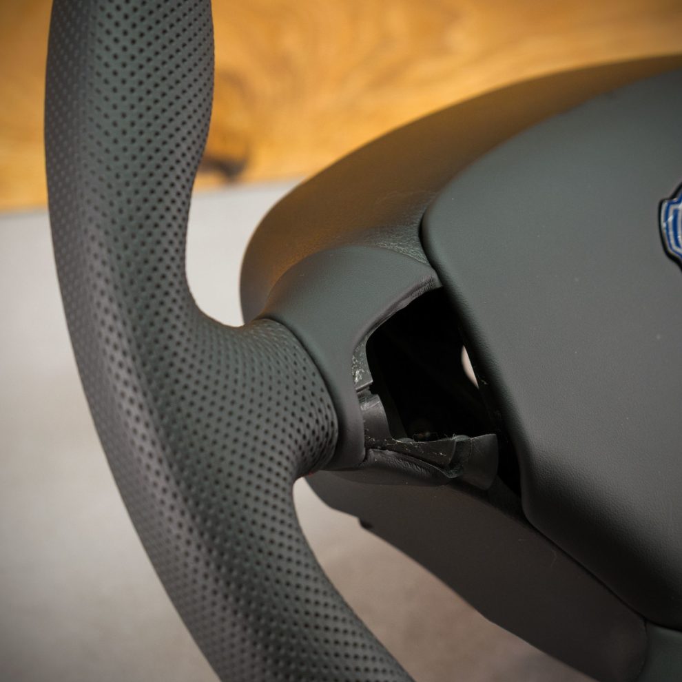 Modyfikacja i obszycie kierownicy Scania R