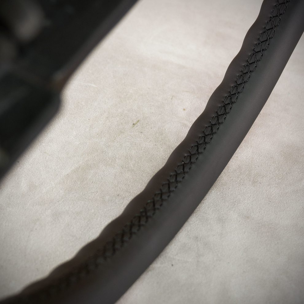 Modyfikacja i obszycie kierownicy Scania R