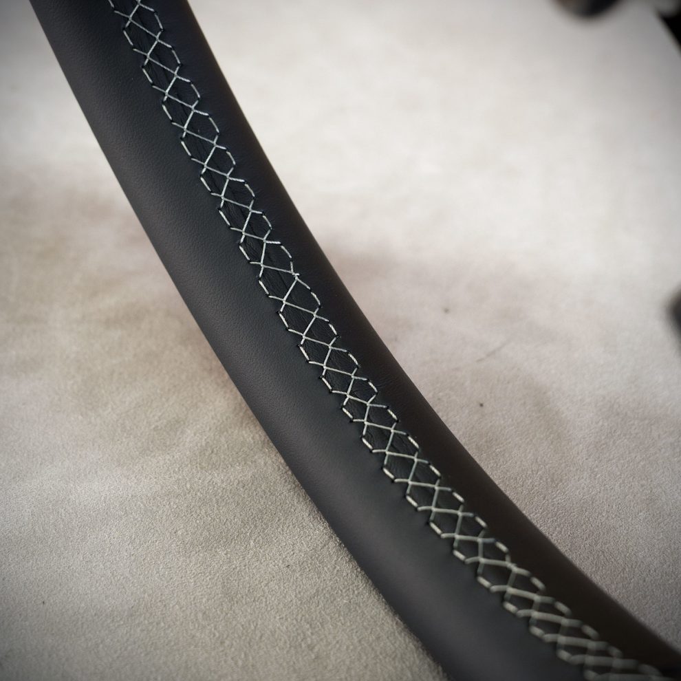 Obszycie kierownicy Mitsubishi Outlander