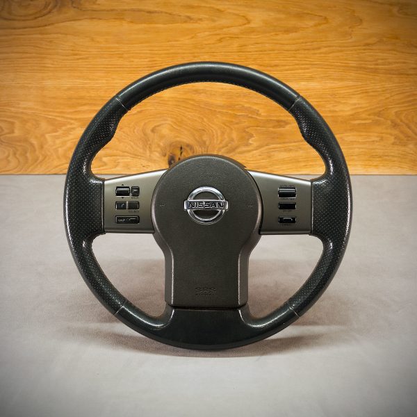 Kierownica Nissan Navara przed modyfikacją