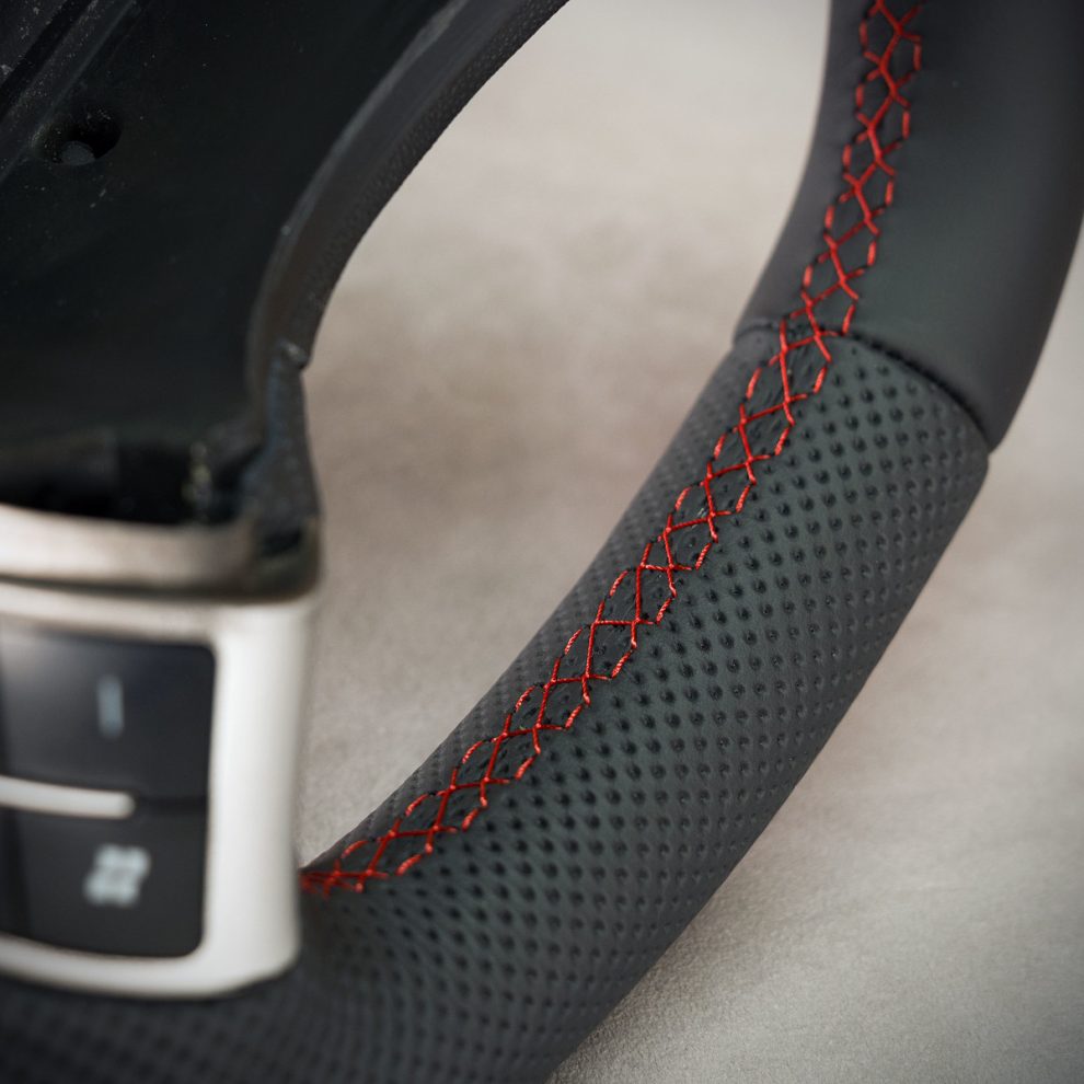 Modyfikacja i obszycie kierownicy Abarth Grande Punto