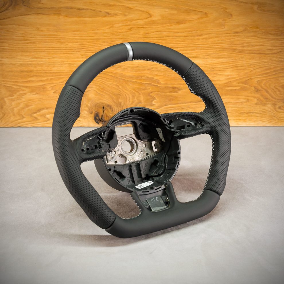 Modyfikacja i obszycie kierownicy Audi A3 8V
