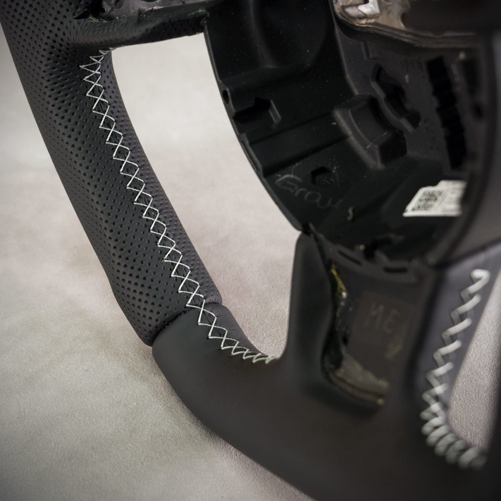 Modyfikacja i obszycie kierownicy Audi A3 8V