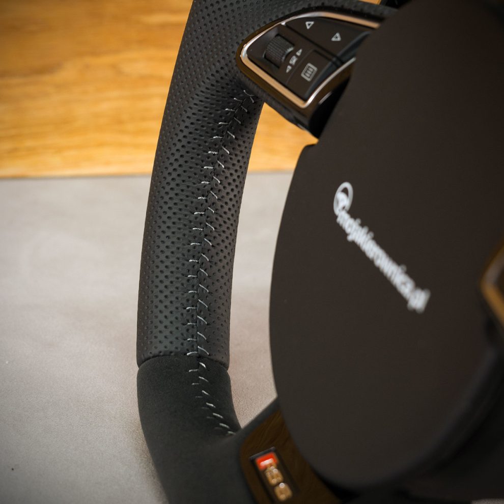 Modyfikacja i obszycie kierownicy Audi RS6