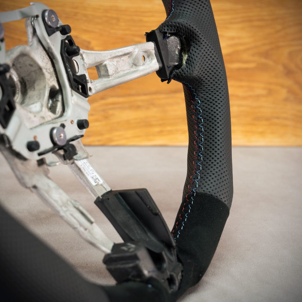 Modyfikacja i obszycie kierownicy BMW F07