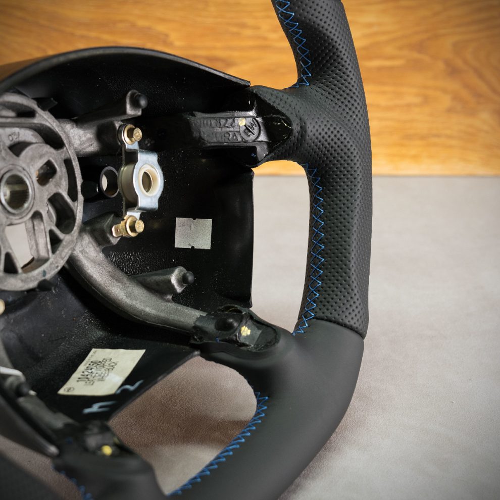 Modyfikacja i obszycie kierownicy Chevrolet Corvette C5