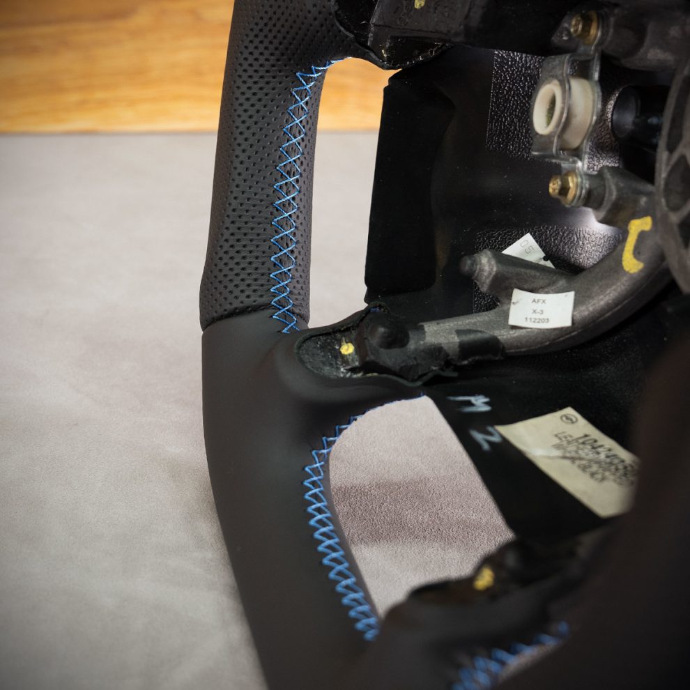 Modyfikacja i obszycie kierownicy Chevrolet Corvette C5