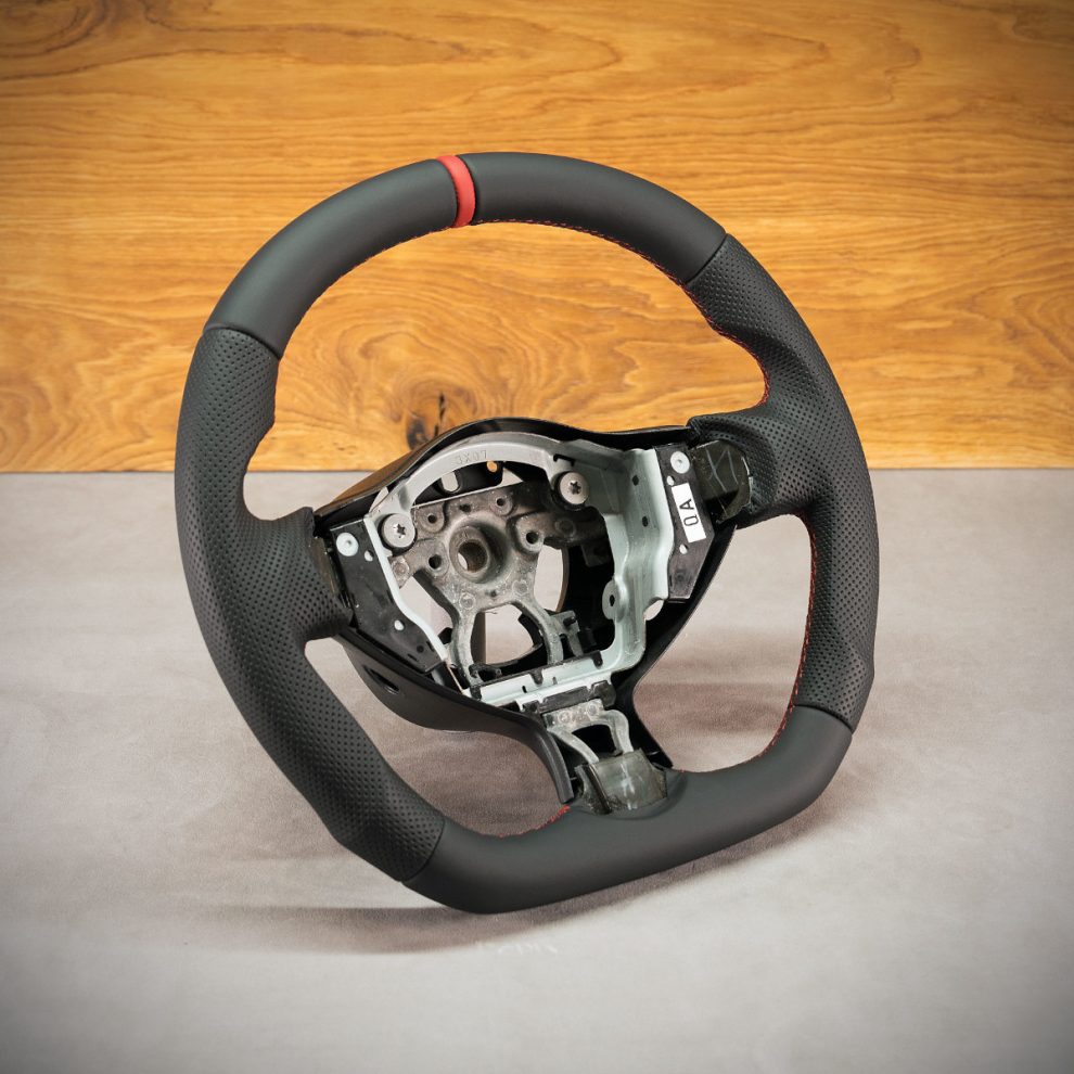 Modyfikacja i obszycie kierownicy Infiniti QX70