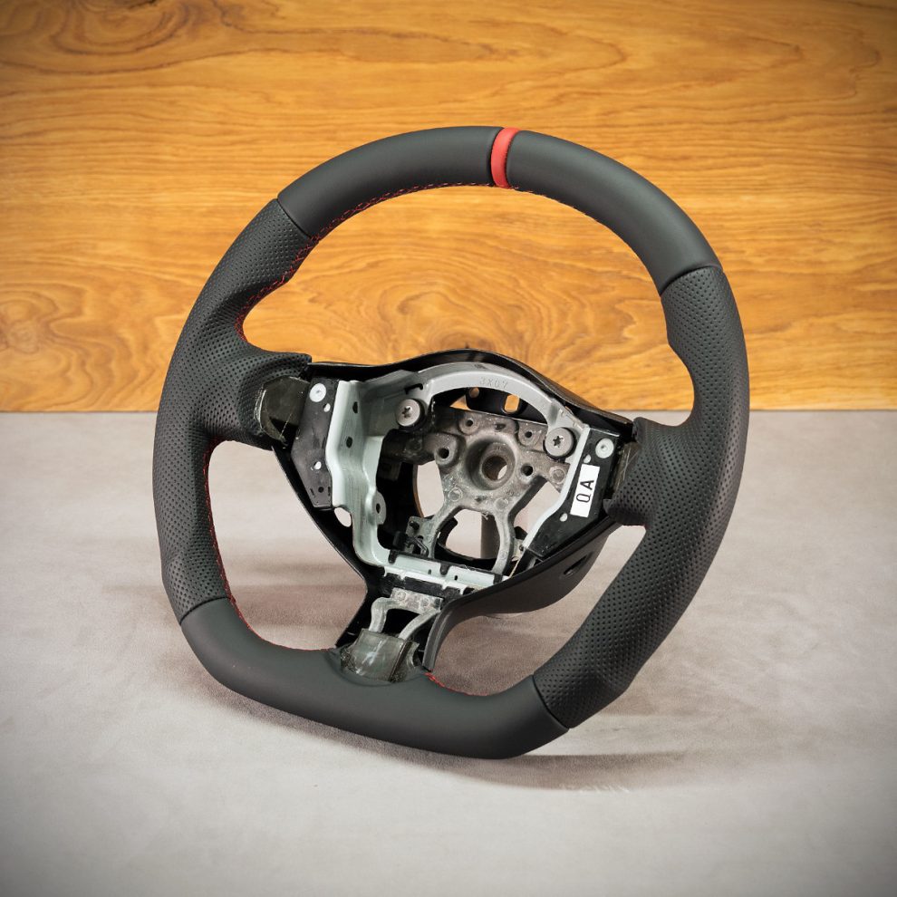 Modyfikacja i obszycie kierownicy Infiniti QX70