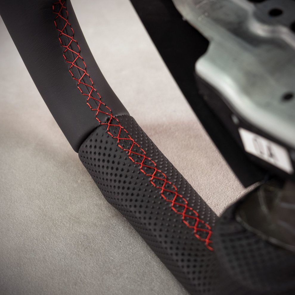 Modyfikacja i obszycie kierownicy Infiniti QX70