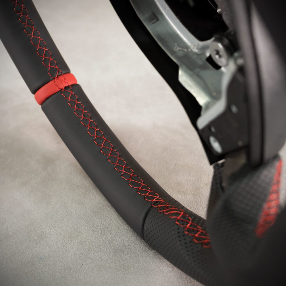 Modyfikacja i obszycie kierownicy Infiniti QX70