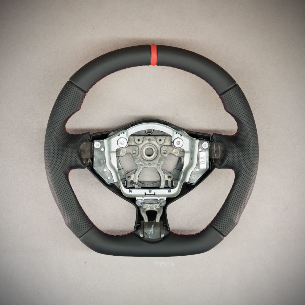 Modyfikacja i obszycie kierownicy Infiniti QX70