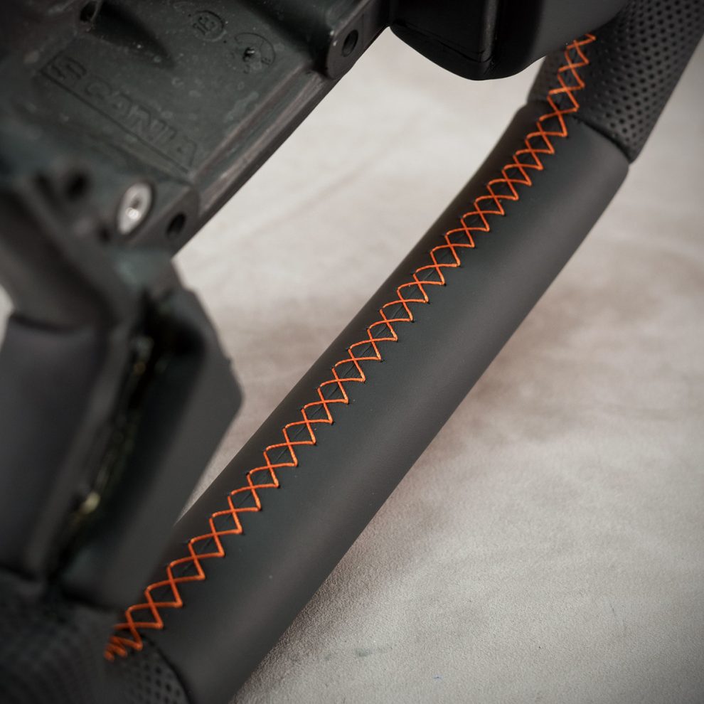 Modyfikacja i obszycie kierownicy Scania R