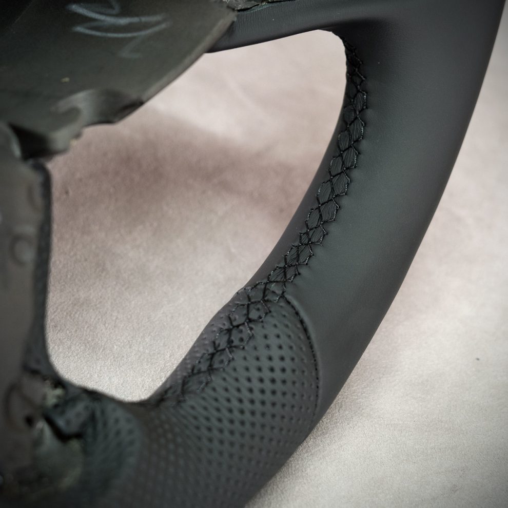 Obszycie kierownicy Dodge Charger