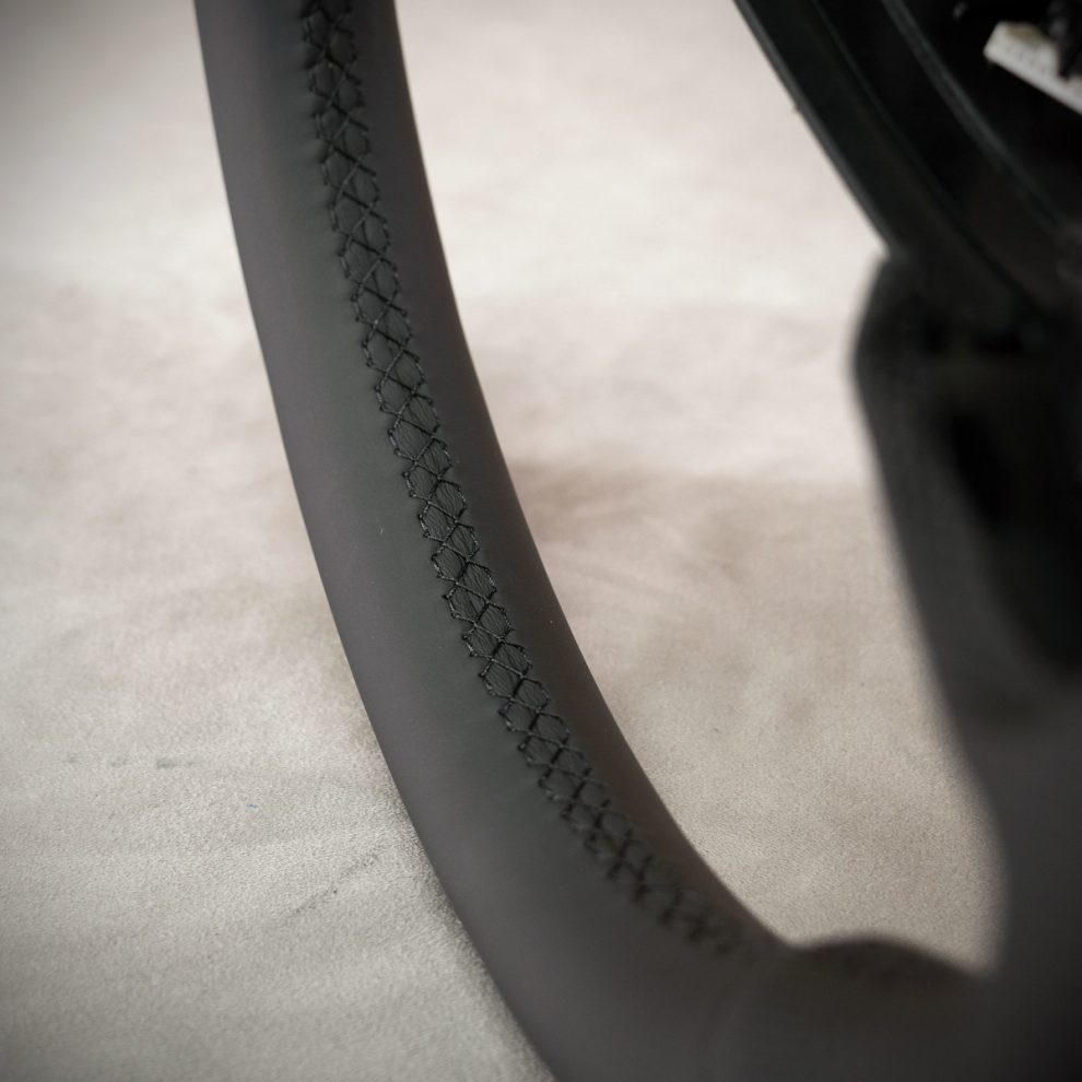 Obszycie kierownicy Dodge Charger