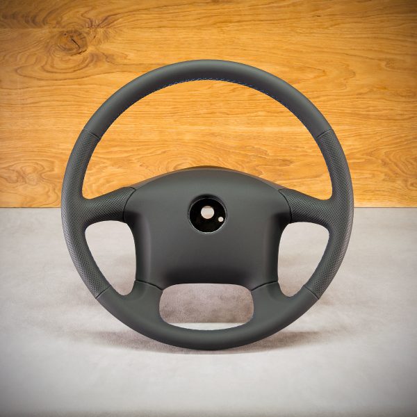 Kierownica Mercedes-Benz Atego po obszyciu Kierownica Mercedes-Benz Atego po obszyciu