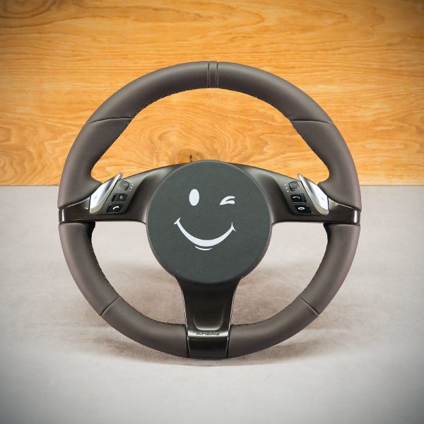 Kierownica Porsche Cayenne GTS po obszyciu Kierownica Porsche Cayenne GTS po obszyciu