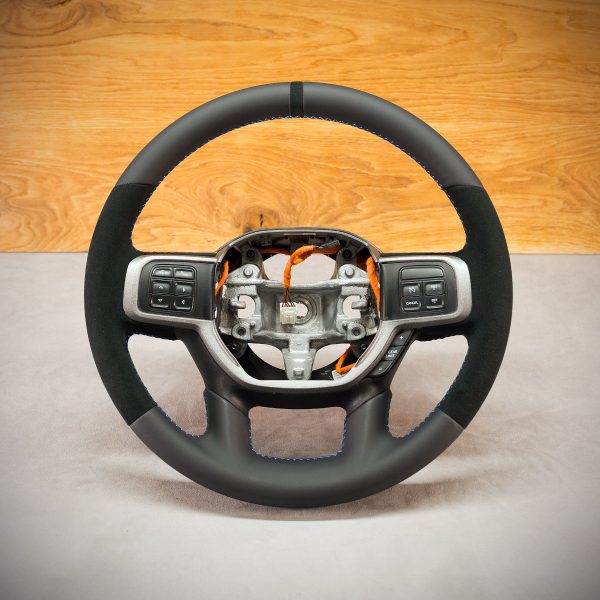 Kierownica RAM 2500 po obszyciu