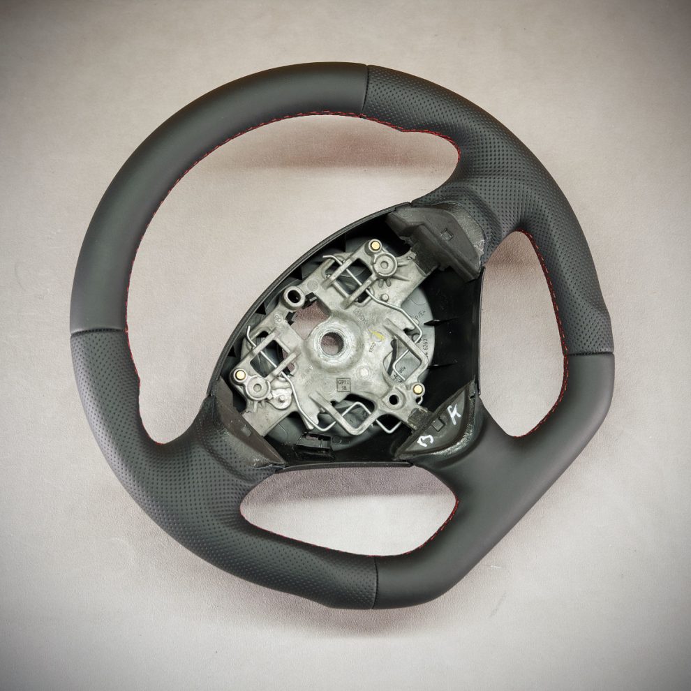 Modyfikacja i obszycie kierownicy Peugeot 207