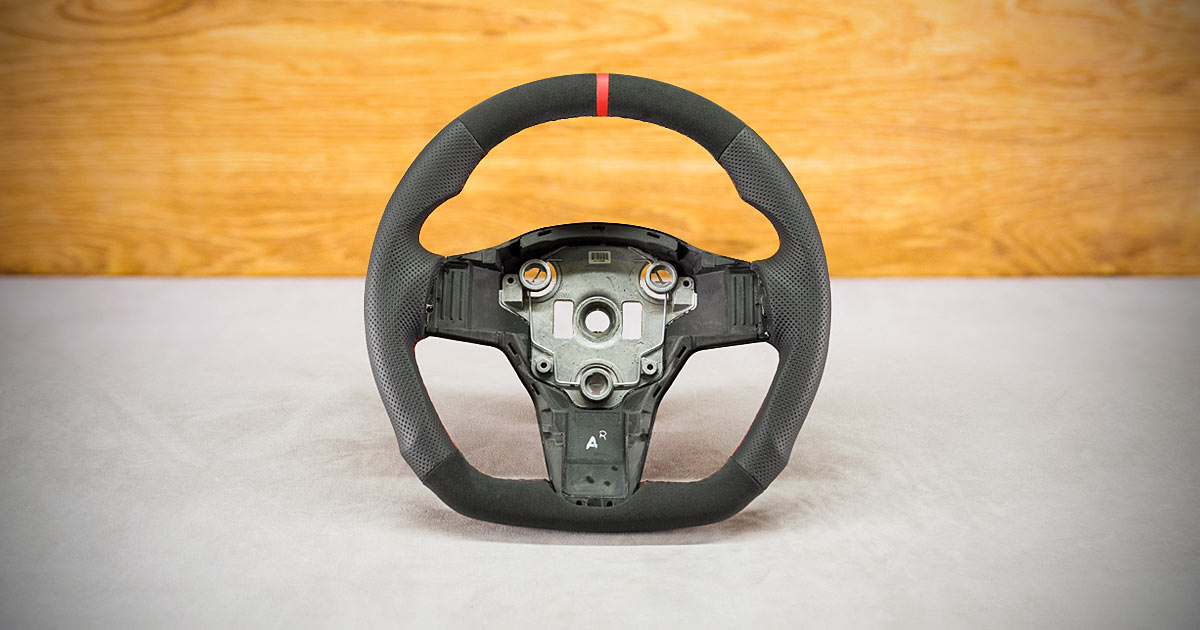 Modyfikacja i obszycie kierownicy Tesla Model 3 Modyfikacja i obszycie kierownicy Tesla Model 3