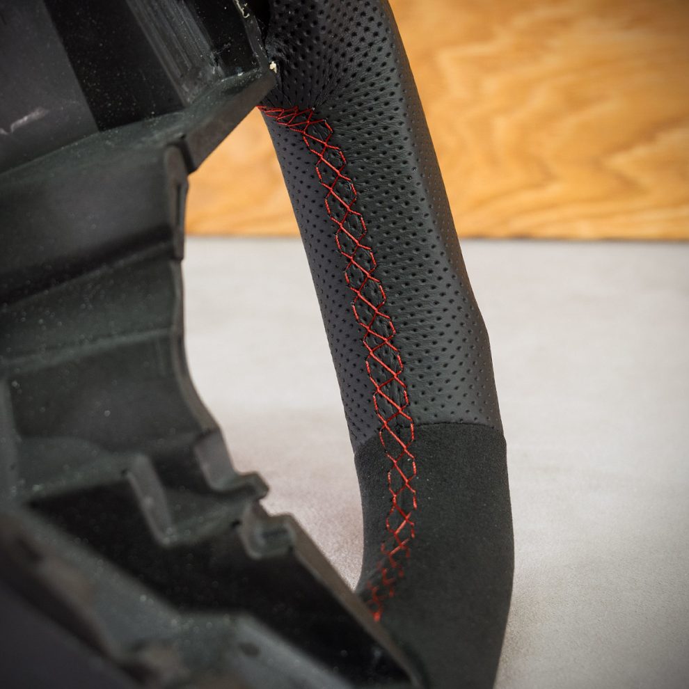 Modyfikacja i obszycie kierownicy Tesla Model 3