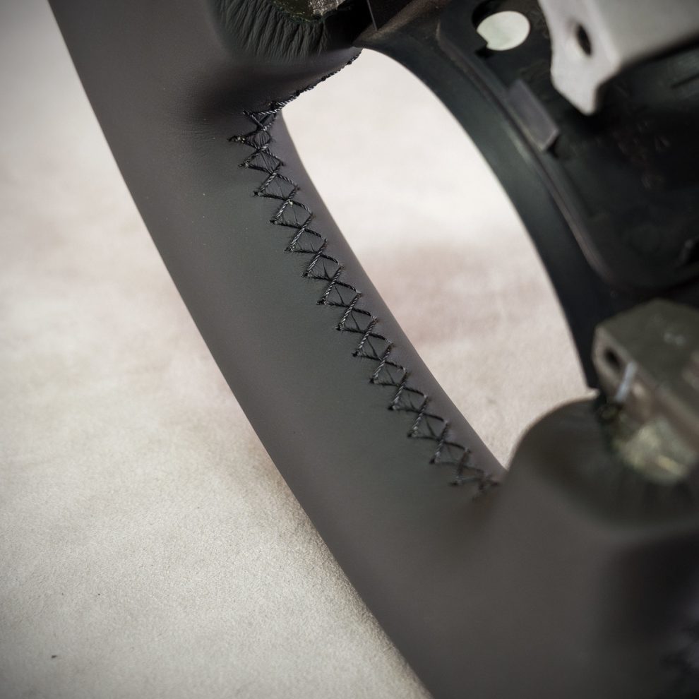 Modyfikacja i obszycie kierownicy Toyota Land Cruiser