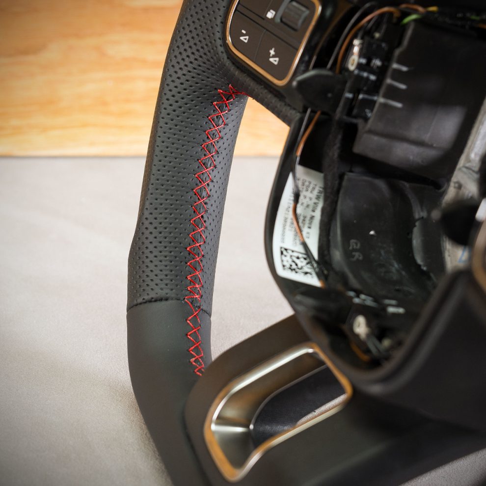 Modyfikacja i obszycie kierownicy Toyota Proace