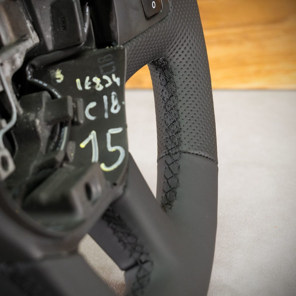 Obszycie kierownicy Opel Vivaro