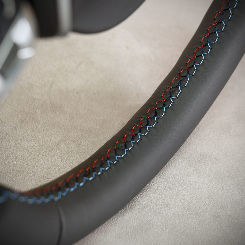 Modyfikacja i obszycie kierownicy BMW F06