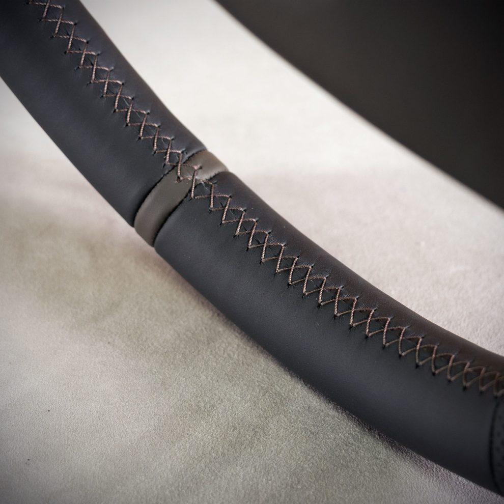 Modyfikacja i obszycie kierownicy Nissan Patrol