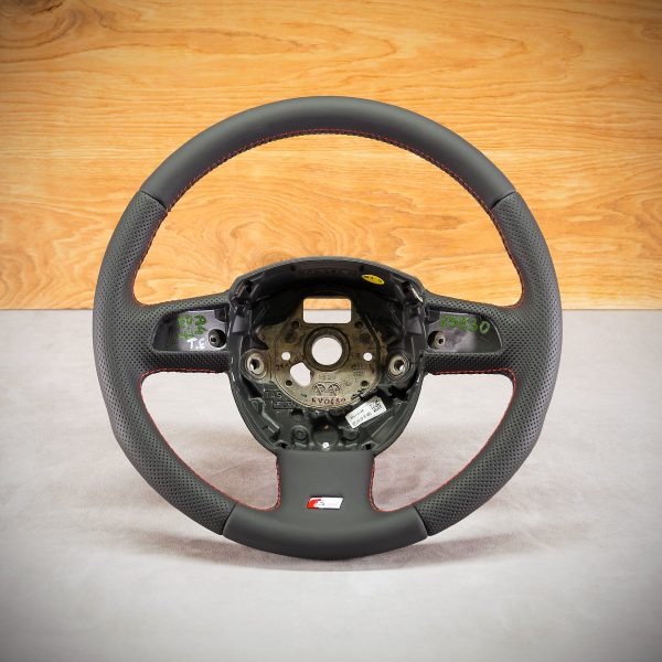 Kierownica Audi A4 B7 po obszyciu Kierownica Audi A4 B7 po obszyciu