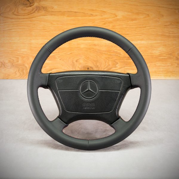 Kierownica Mercedes-Benz 190 po obszyciu Kierownica Mercedes-Benz 190 po obszyciu