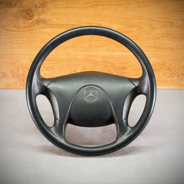 Kierownica Mercedes-Benz Atego przed modyfikacją Kierownica Mercedes-Benz Atego przed modyfikacją