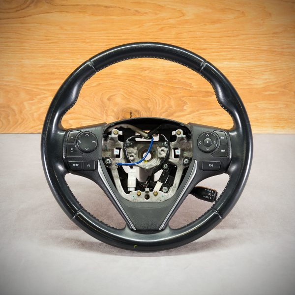 Kierownica Toyota Auris przed modyfikacją Kierownica Toyota Auris przed modyfikacją