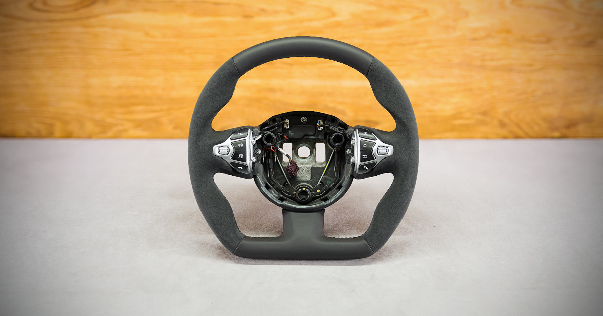 Modyfikacja i obszycie kierownicy Aston Martin BD11