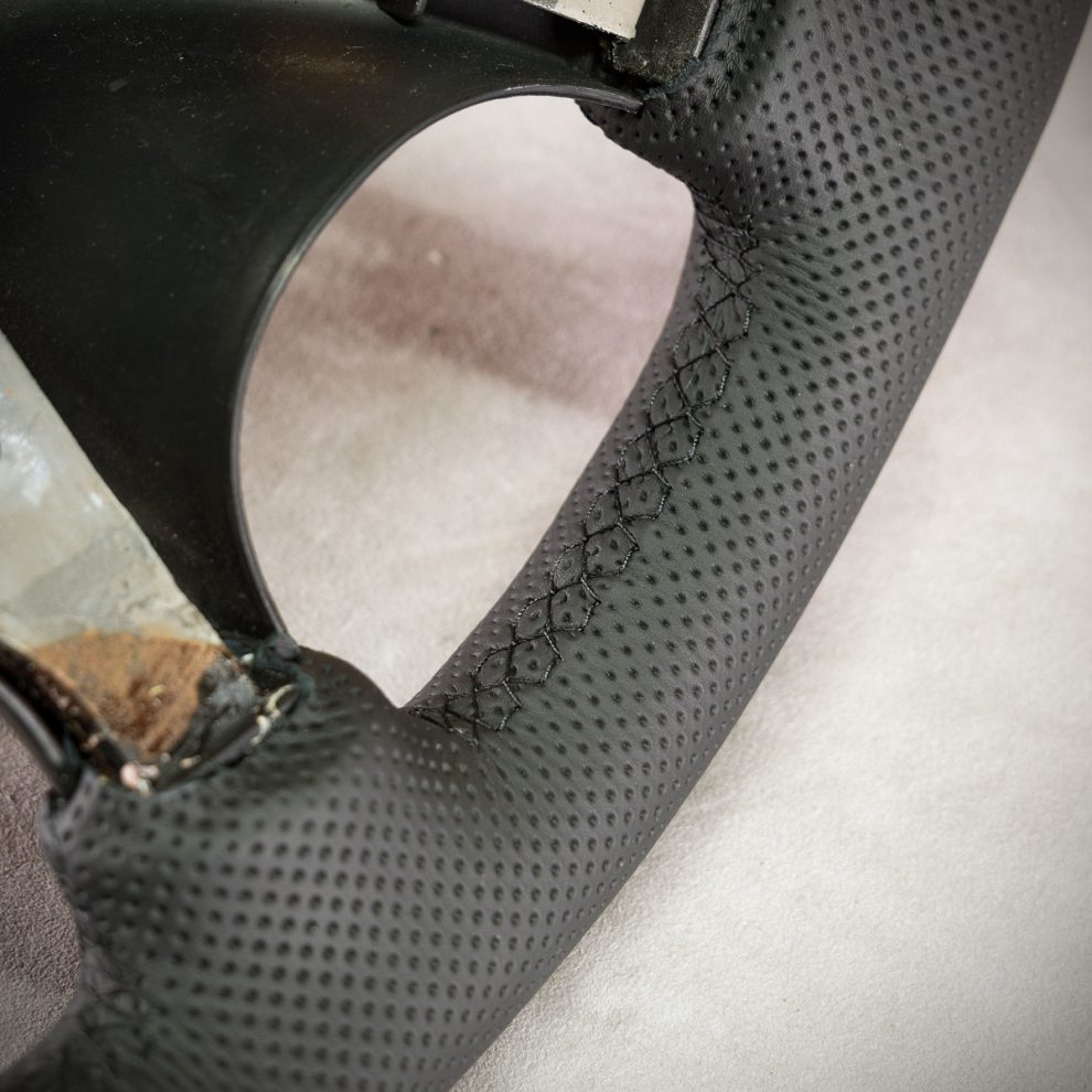 Modyfikacja i obszycie kierownicy Mazda 323F BA