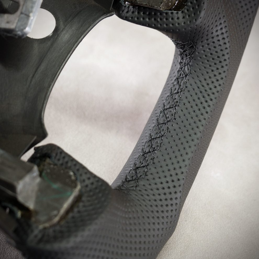 Obszycie kierownicy Nissan Patrol