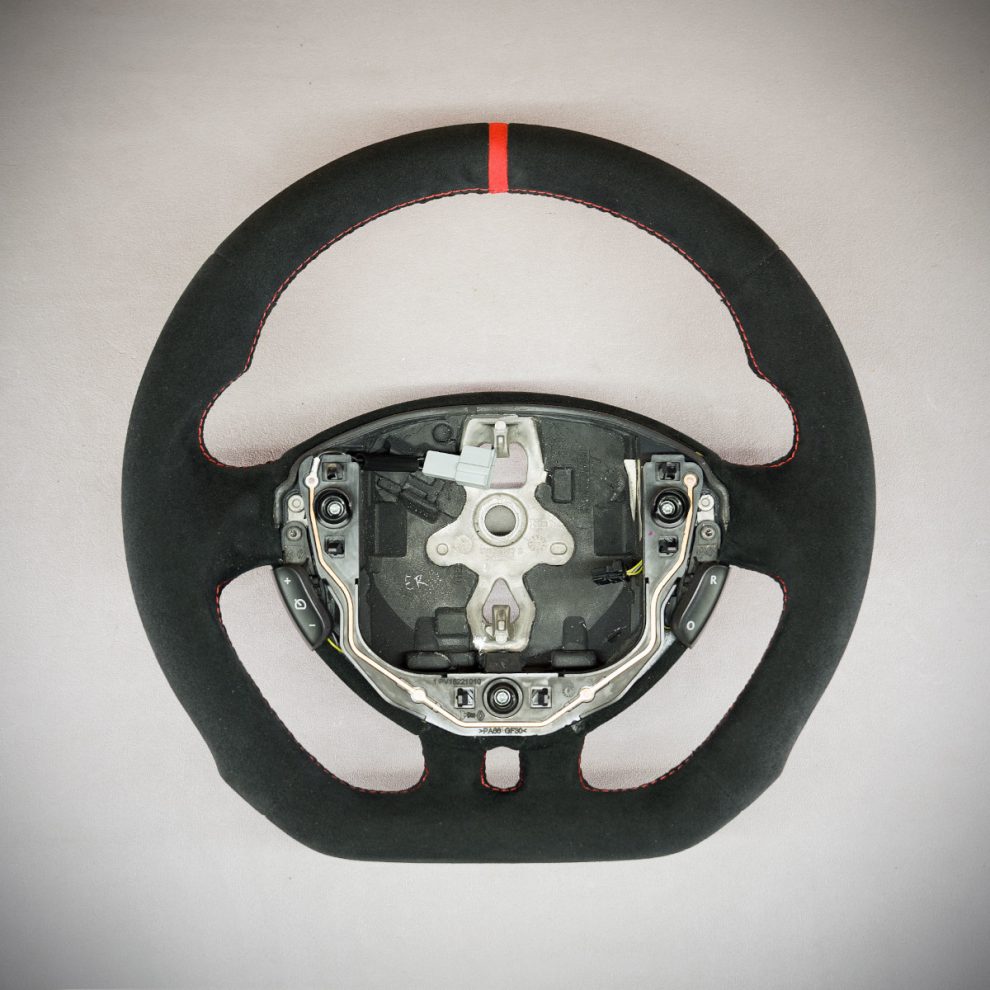 Modyfikacja i obszycie kierownicy Renault Clio III