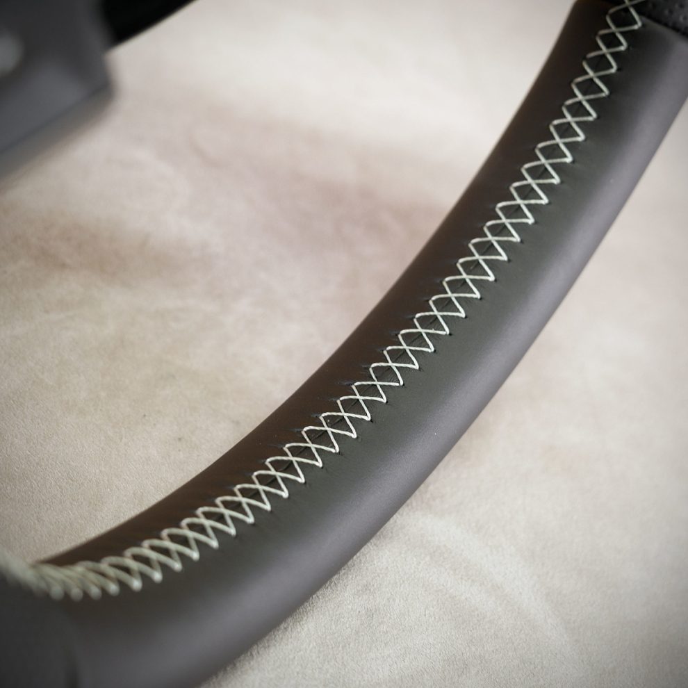 Modyfikacja i obszycie kierownicy Subaru Forester