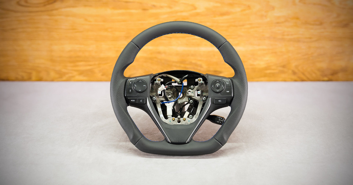 Modyfikacja i obszycie kierownicy Toyota Auris Modyfikacja i obszycie kierownicy Toyota Auris