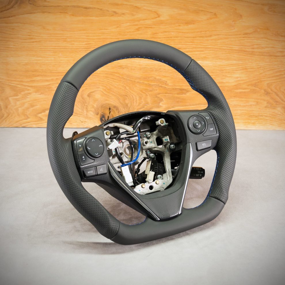 Modyfikacja i obszycie kierownicy Toyota Auris