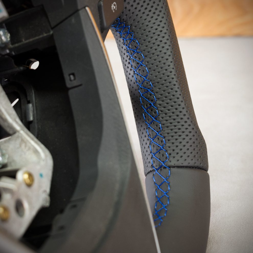 Modyfikacja i obszycie kierownicy Toyota Auris