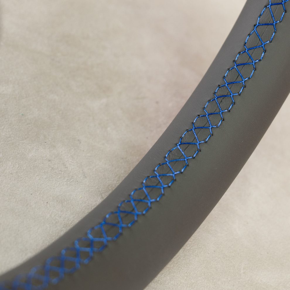 Modyfikacja i obszycie kierownicy Toyota Auris