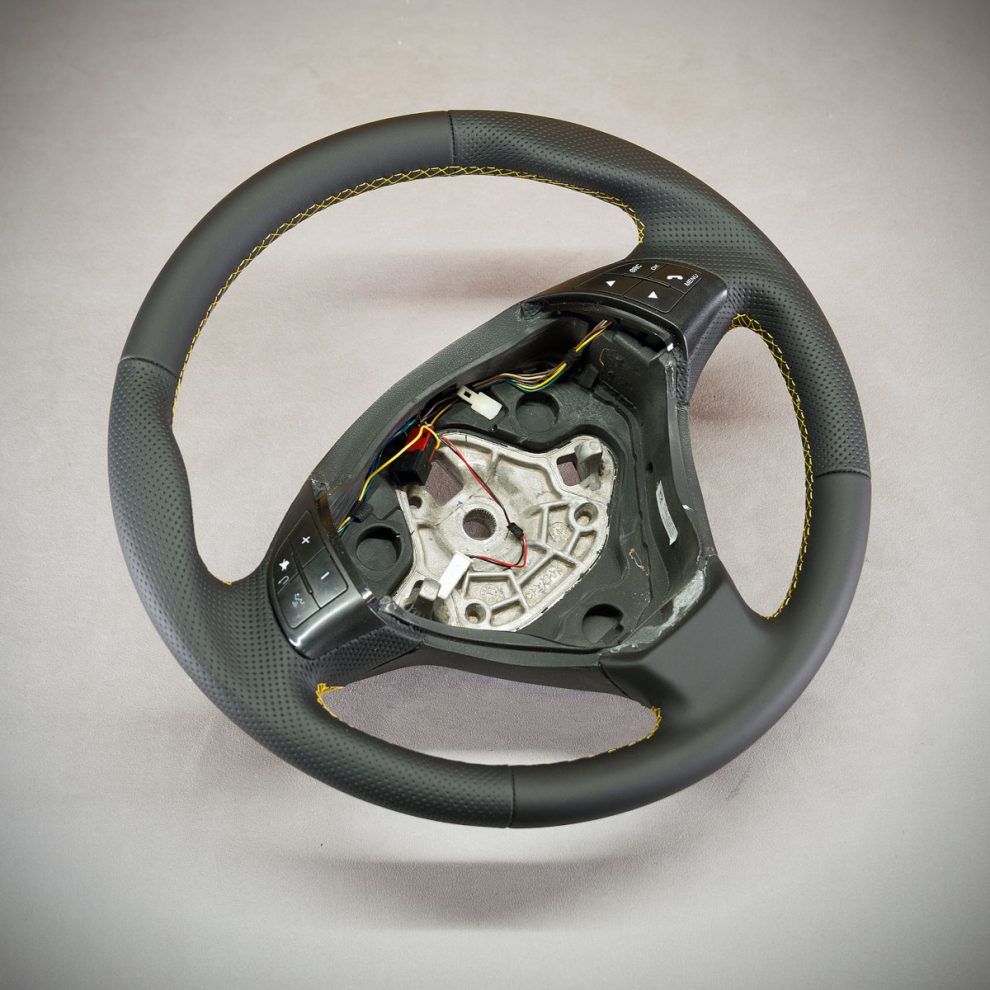 Obszycie kierownicy Opel Combo D